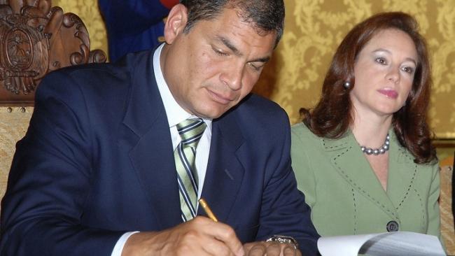Rafael Correa y, a su derecha, María Fernanda Espinosa.