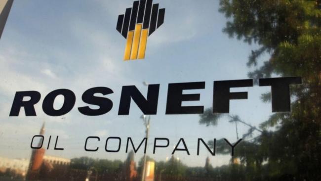 Placa de la petrolera Rosneft. 
