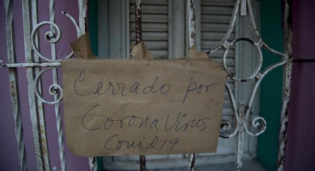 Cartel en un negocio privado de La Habana.