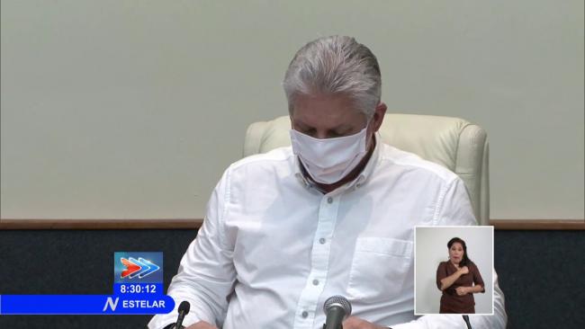 Miguel Díaz-Canel with a mask in an appearance on television.