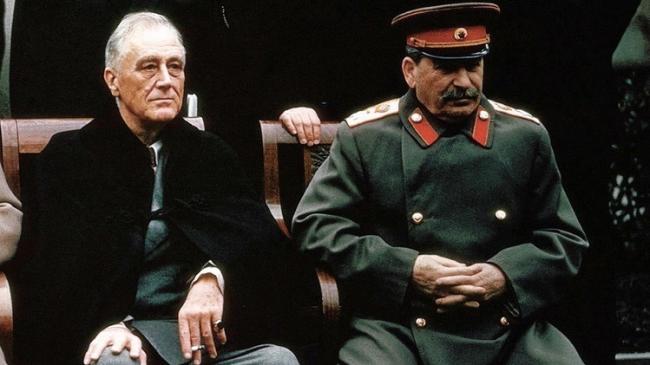 Franklin D. Roosevelt y Iósif Stalin en Yalta.