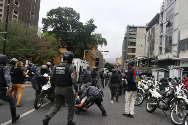 Represión chavista a las protestas de jubilados en Caracas.
