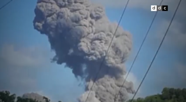 Columna de humo tras la explosión en Holguín.