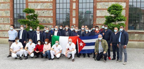 Médicos cubanos en Turín.