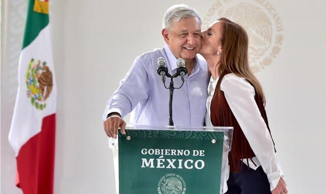 El presidente mexicano Andrés Manuel López Obrador y su esposa Beatriz Gutiérrez Müller