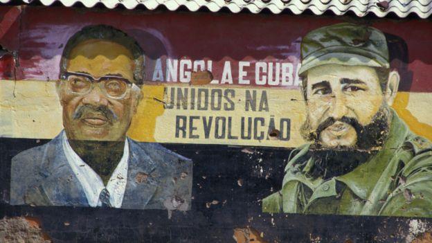 Una pintura de Agostinho Neto y Fidel Castro.