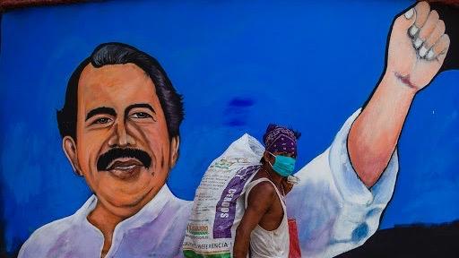 Un mural con la imagen de Daniel Ortega, en Managua.