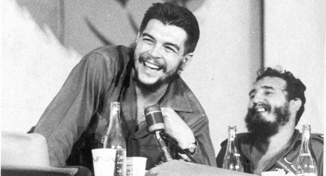 Fidel Castro y el Che Guevara.