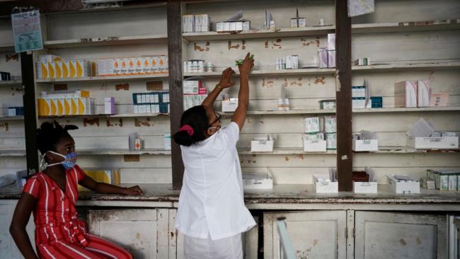 Una farmacia en Cuba.