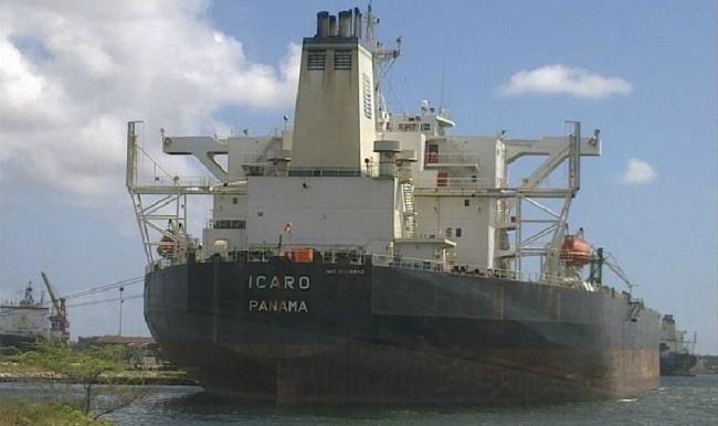 El buque petrolero Ícaro.