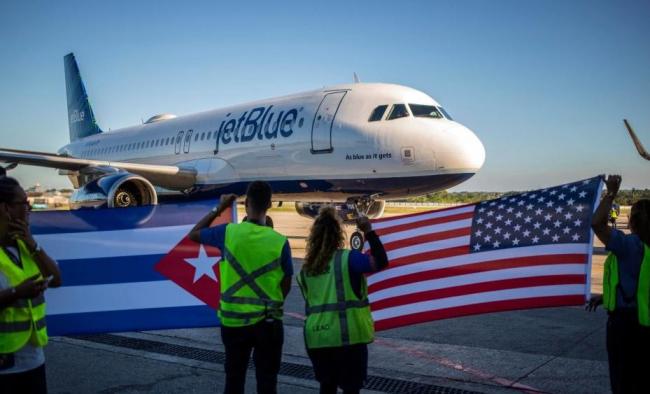Jet Blue en uno de sus vuelos inaugurales a Cuba.