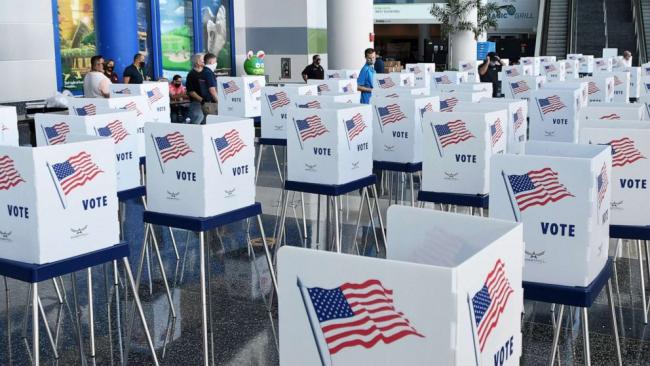 Mesas de votación en Orlando, Florida.