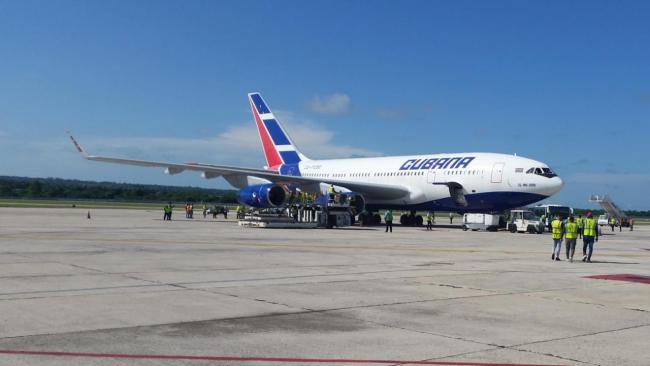 Avión de Cubana en el aeropuerto de La Habana.