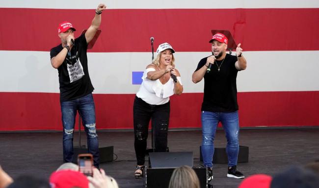 Los 3 de La Habana cantan por el voto a Trump.
