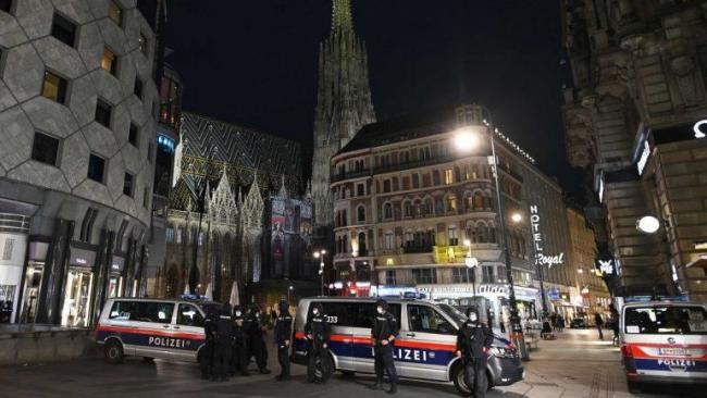 Operativo policial en Viena tras los ataques.