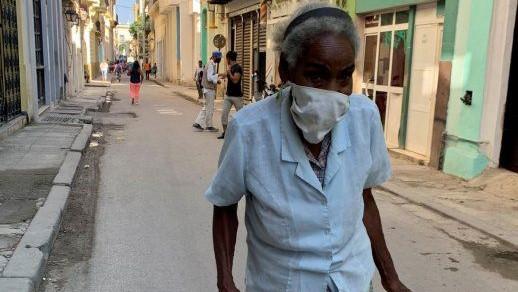 Una anciana en La Habana.