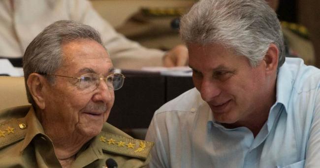 Raúl Castro y Miguel Díaz-Canel, en imagen de archivo.