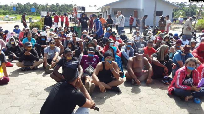 El grupo de cubanos varados en Surinam.