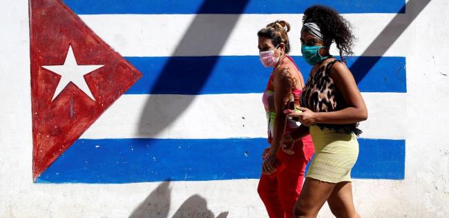 Dos mujeres en La Habana.