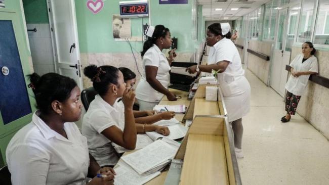 Personal de salud de un hospital cubano.