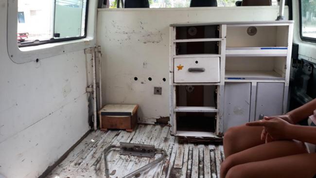 Interior de una ambulancia en Cuba