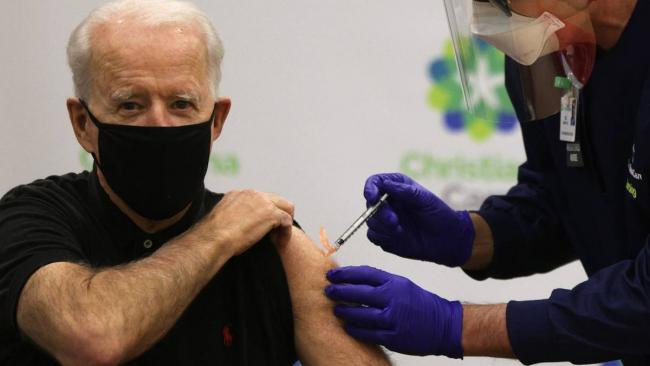 Joe Biden se aplicó la vacuna contra el nuevo coronavirus a fines de diciembre de 2020.