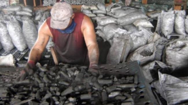 Un carbonero en Cuba. 