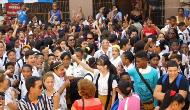 "Acto de repudio contra las Damas de Blanco y con la participación de niños en enero de 2016.