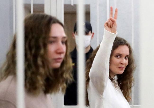 Ekaterina Bajválova y Daria Chultsova de camino a prisión