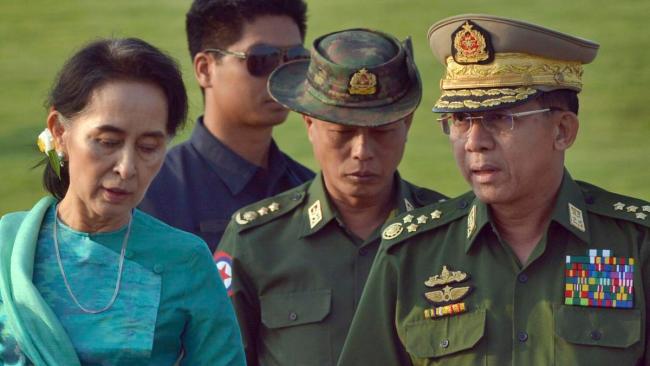 La Premio Nobel de la Paz, Aung San Suu Kyi, y el militar golpista Min Aung Hlaing. 