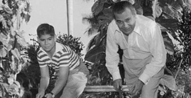 Imagen de Fulgencio Batista y su hijo que acompañan al libro recién publicado.