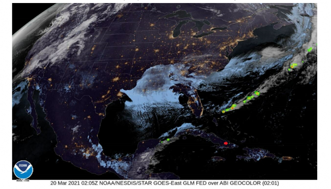 Imagen satelital de la NOAA en la que se muestra señalizado el flashazo de la explosión.