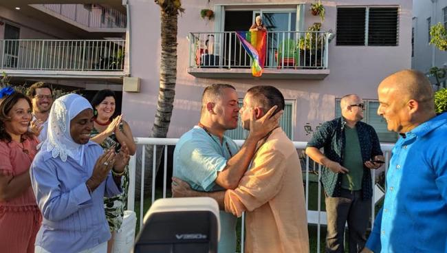 Cuban activists Isbel Díaz and Jimmy Torres getting married in Miami in September 2019. 