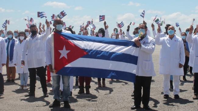 Médicos cubano de 'misión' en México.