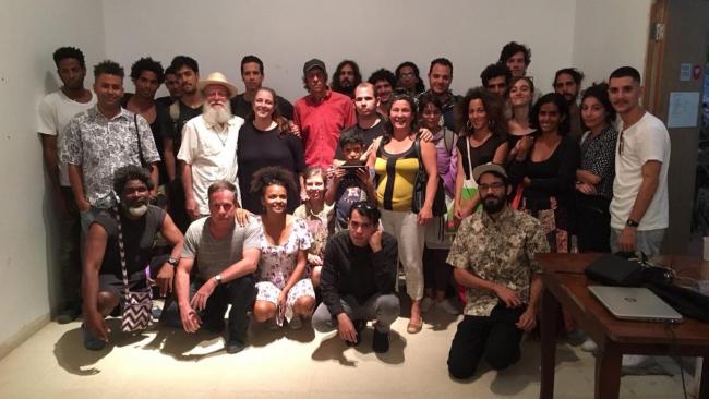 Tania Bruguera junto a artistas e intelectuales cubanos en la sede de INSTAR.