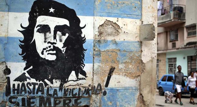 Grafiti con la imagen del Che en una calle de La Habana.