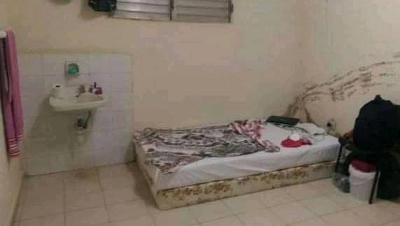 Una cama en el suelo para médicos cubanos en Matanzas.