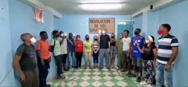 Activistas cubanos en la convocatoria a prender la luz contra el llamado de continuidad del PCC.