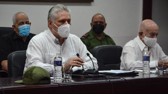 Díaz-Canel y Machado Ventura presiden el Pleno del PCC en La Habana.