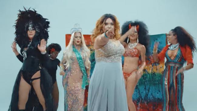 Fotograma del videoclip 'Es mi vida'.