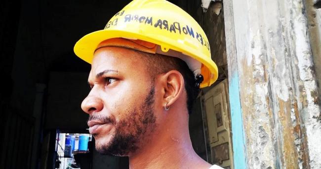 Maykel Castillo 'Osorbo' protesta en 2020 contra los derrumbes en La Habana.
