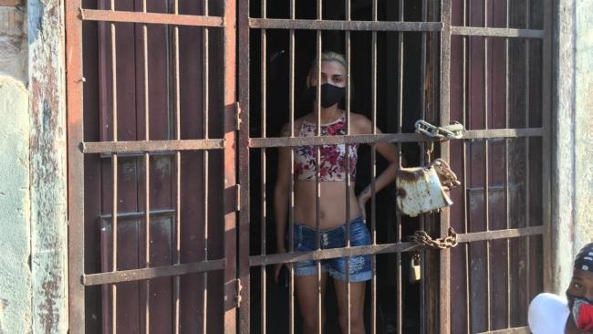 Una de las madres que decidió ocupar el local abandonado en La Habana Vieja.