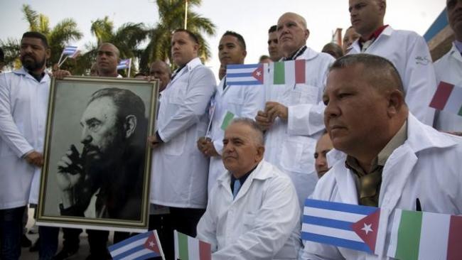 Médicos cubanos en 'misión' oficial.