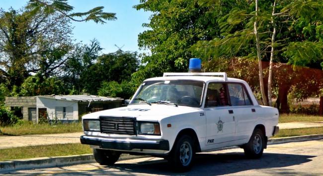 Patrulla de la Policía cubana.