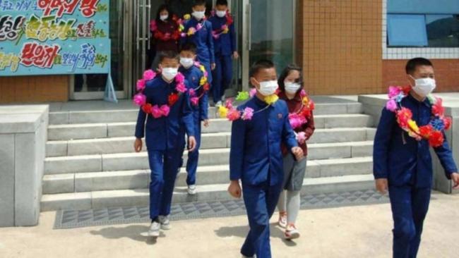 Supuestos niños "voluntarios" norcoreanos.