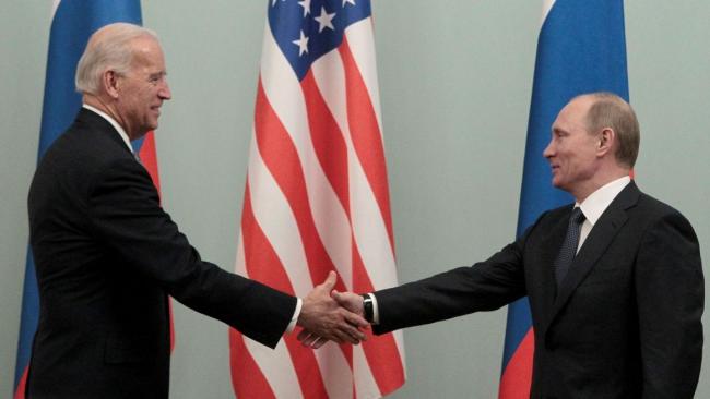 Joe Biden y Vladimir Putin, en una imagen de archivo de marzo de 2011.