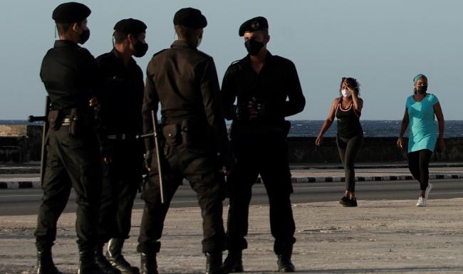 Boinas Negras en el Malecón de La Habana.