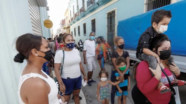 Familiares de detenidos en las protestas de La Habana.