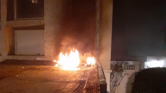 Fuego en la embajada de Cuba en París por un cóctel molotov.