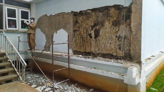Daños estructurales en un hospital de Artemisa por el terremoto.